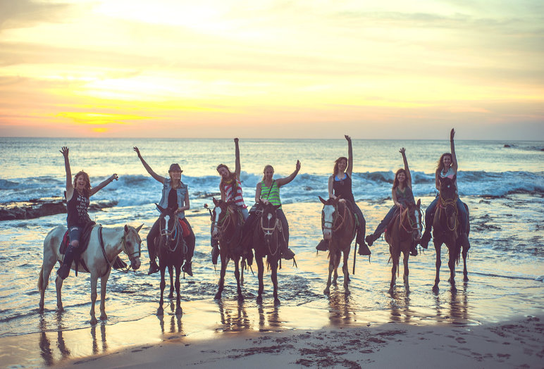 Balade à cheval sur la plage à proximité de la baie de San Francisco et de MontereyHorseback Riding Equitour.jpg